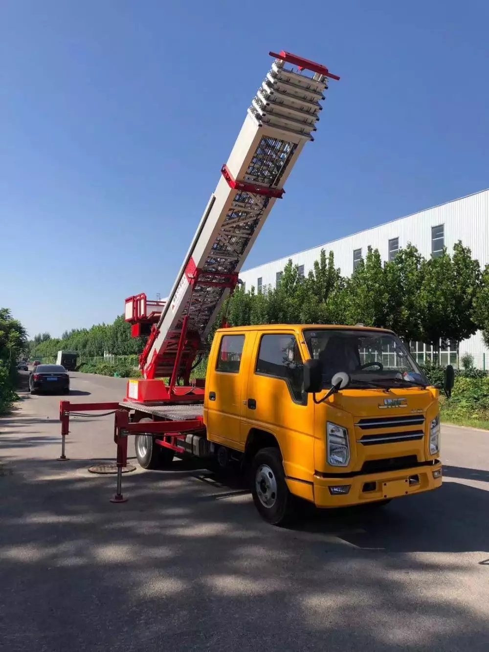 桂东附近的云梯车出租服务：轻松解决高空作业需求